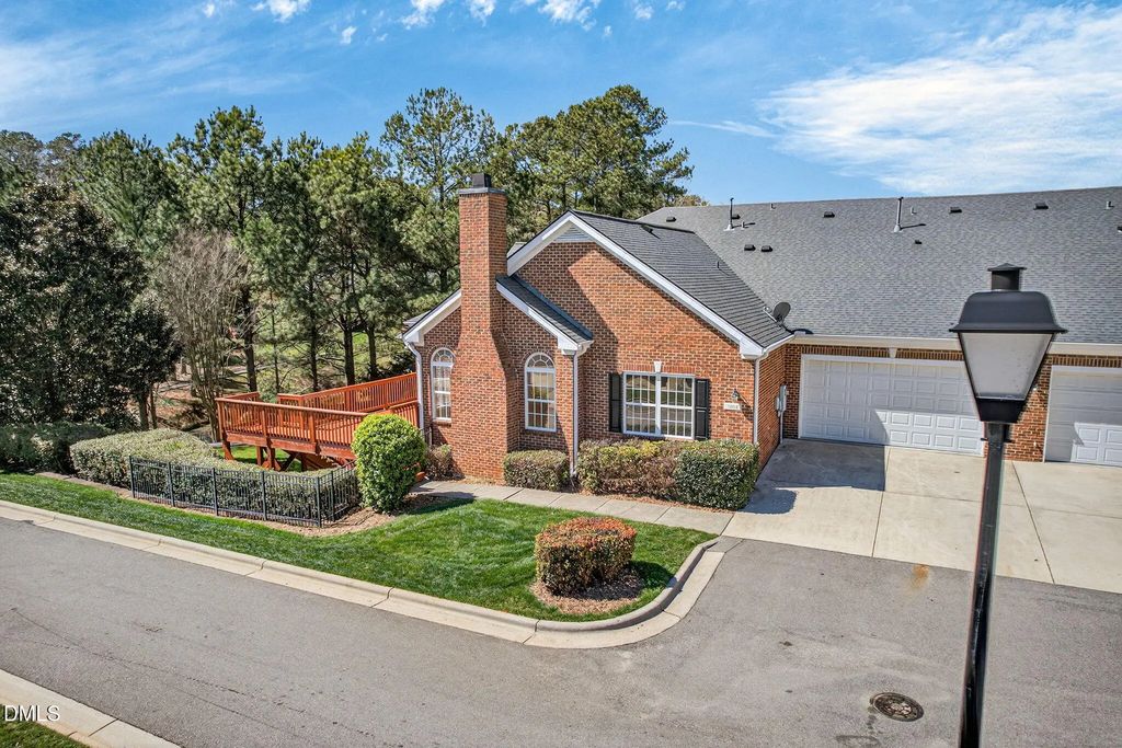 2004 Clyde Bank Court, Cary