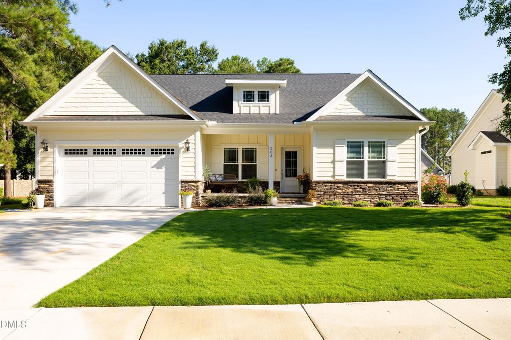 203 Fountain Drive, Clinton