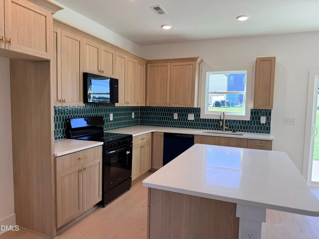 135 Grinnell Loop, Sanford