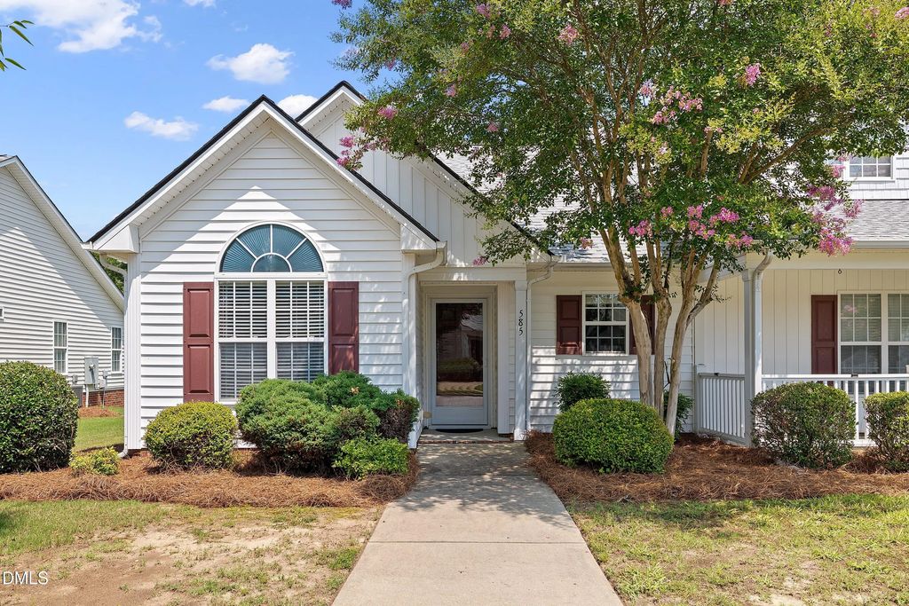 585 Pinecroft Drive, Clayton
