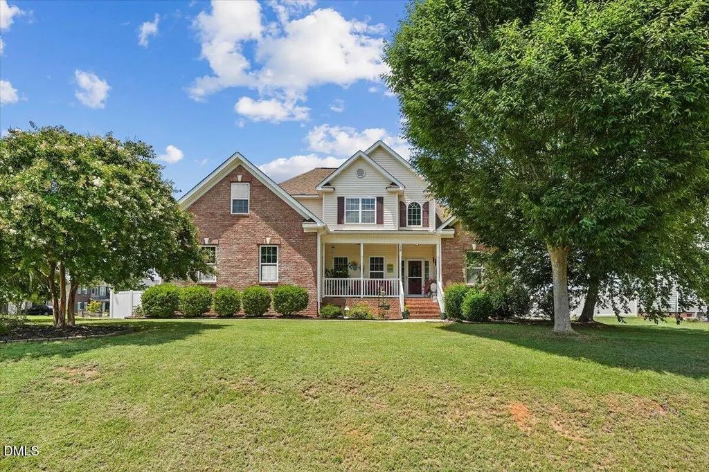 18 Treewood Lane, Clayton