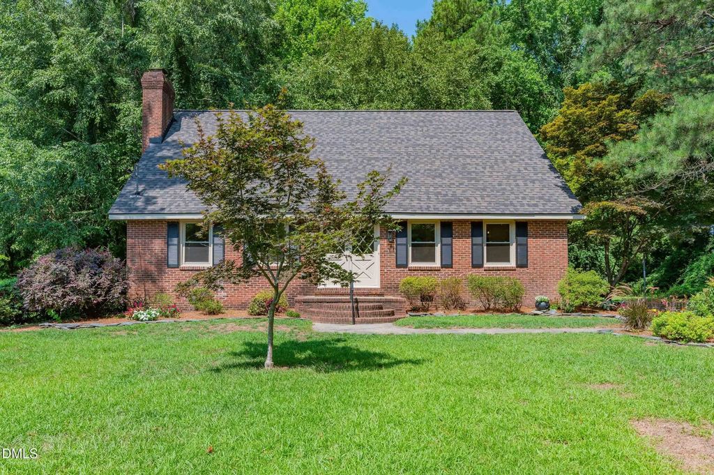 66 White Oak Drive, Smithfield