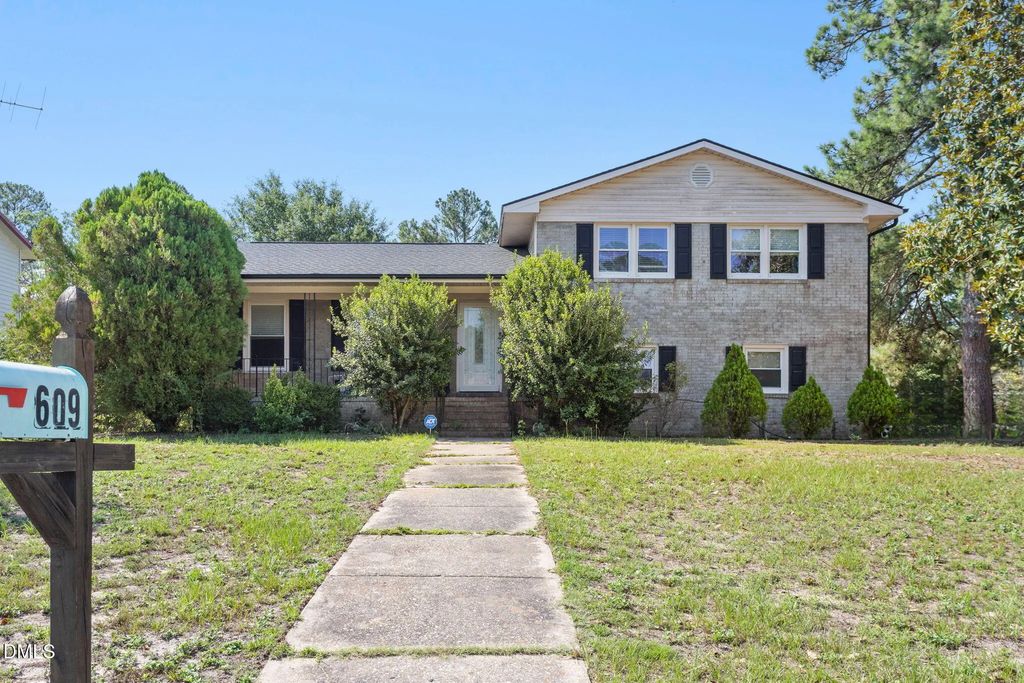 609 Francis Court, Spring Lake