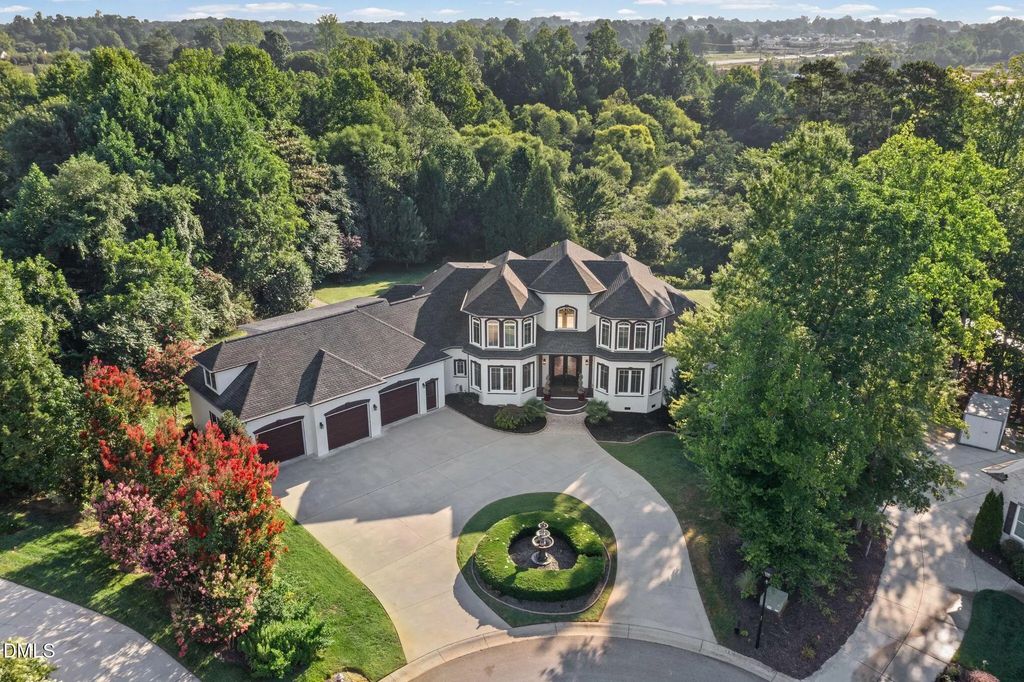 1326 Lochshire Drive, Burlington