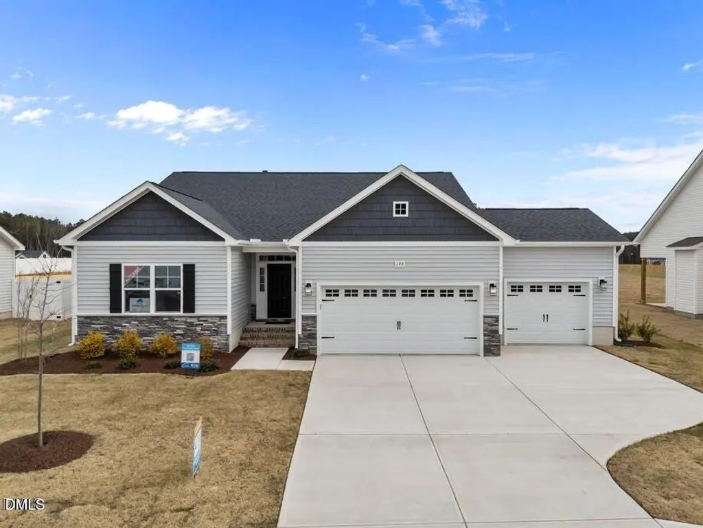 583 E Clydes Point Way, Wendell