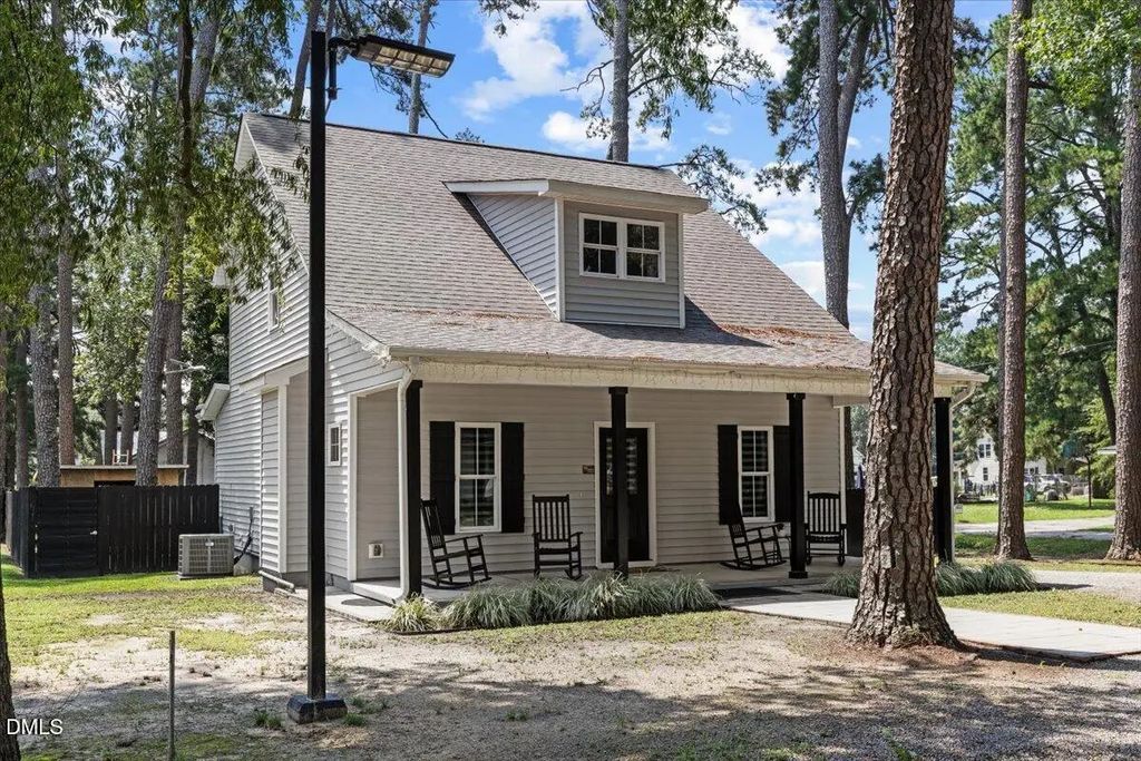 206 S Darden Street, Kenly
