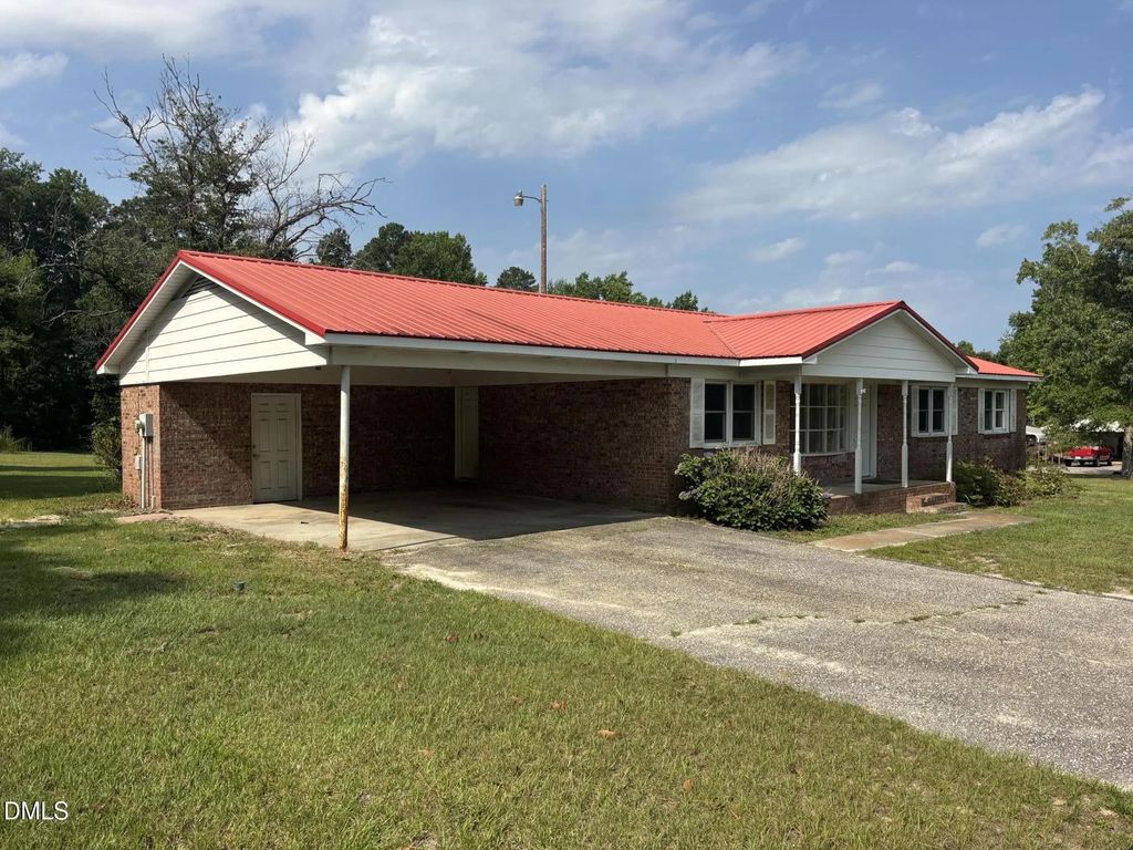 7863 Overhills Road, Spring Lake