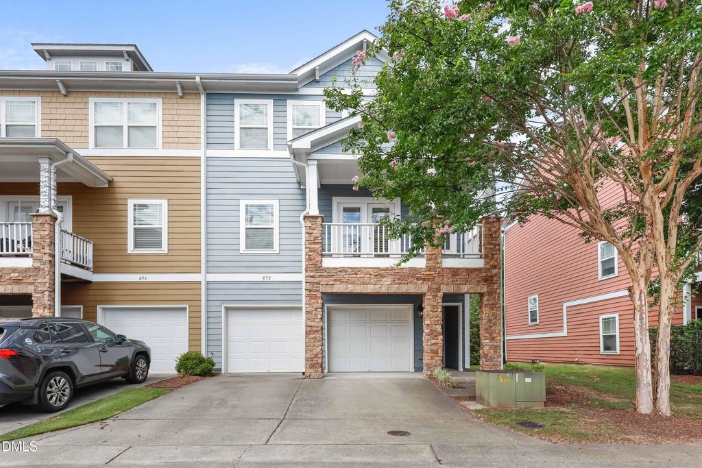 892 Queen City Crescent, Apex