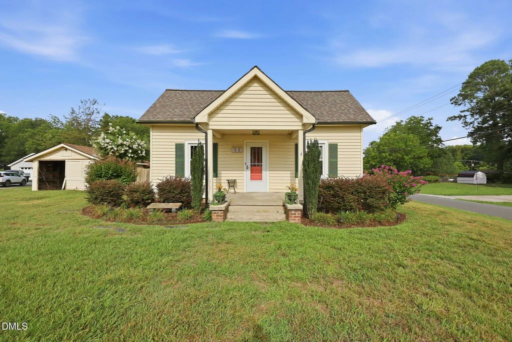 319 Apple Street, Gibsonville