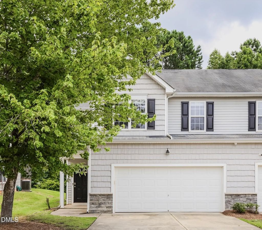 633 Woodson Drive, Clayton