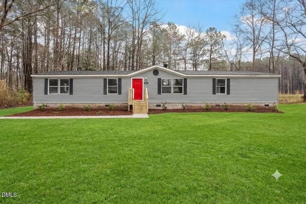 304 E Pope Avenue, Kenly