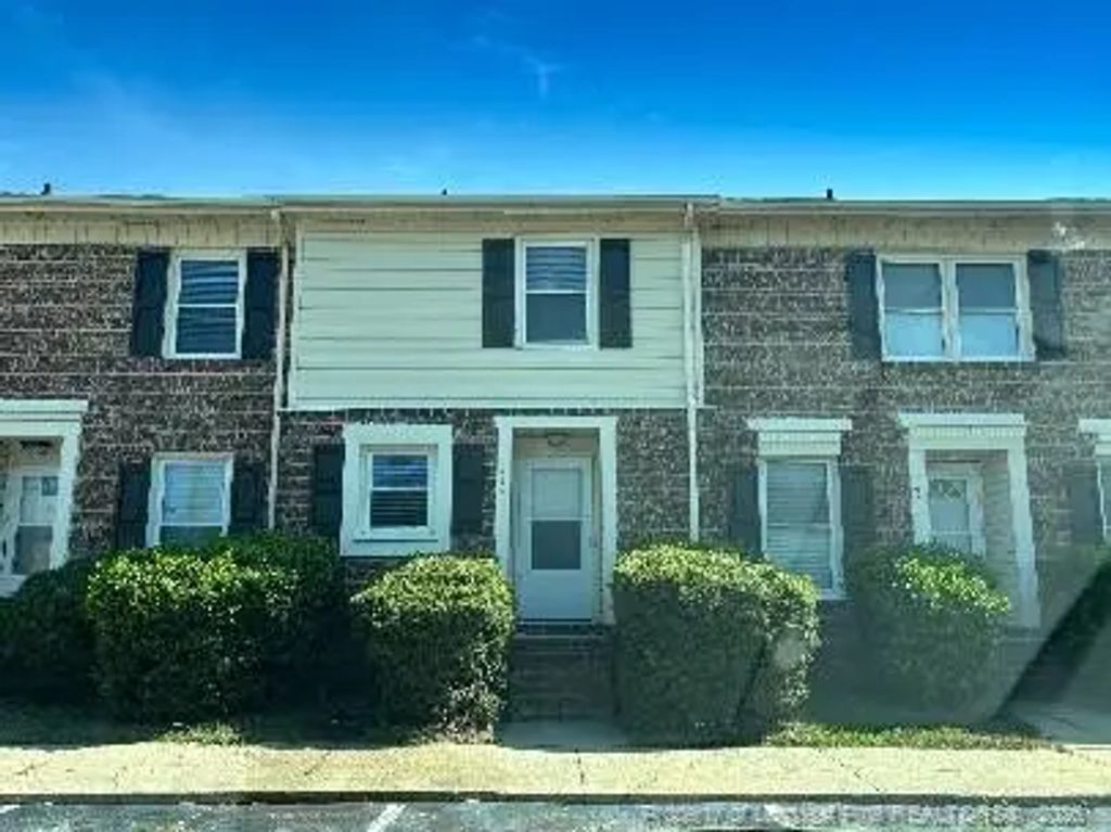 422 Kirkcaldy Court, Fayetteville