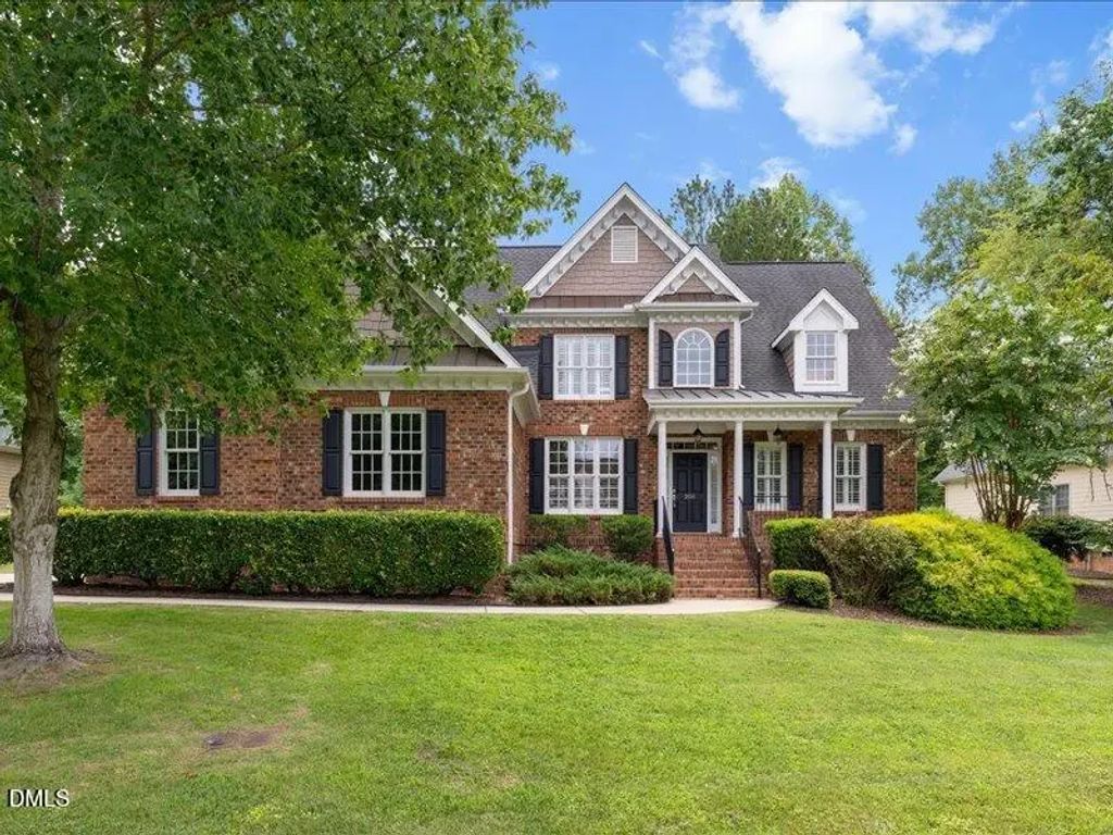 200 Gibson Lane, Clayton