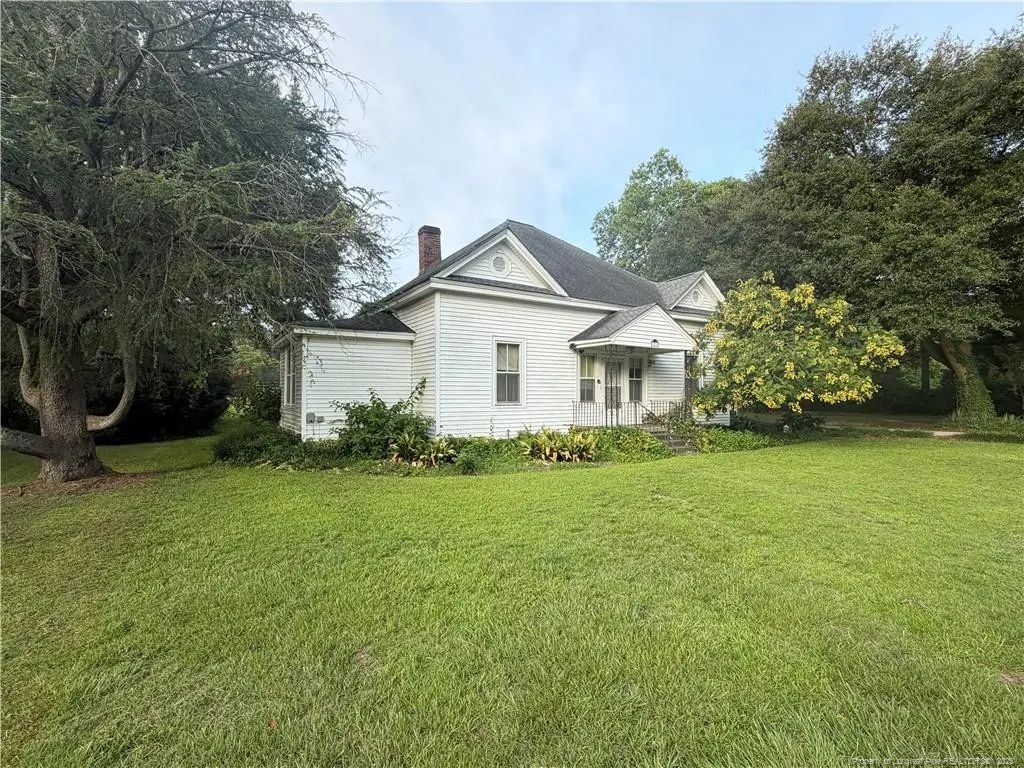223 West Third Avenue, Red Springs