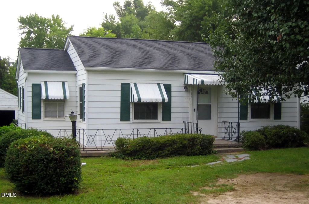 312 Chapel Hill Road, Burlington