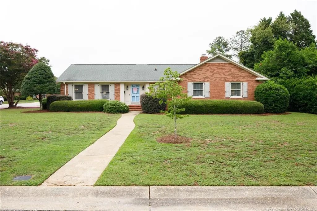 2630 Mirror Lake Drive, Fayetteville