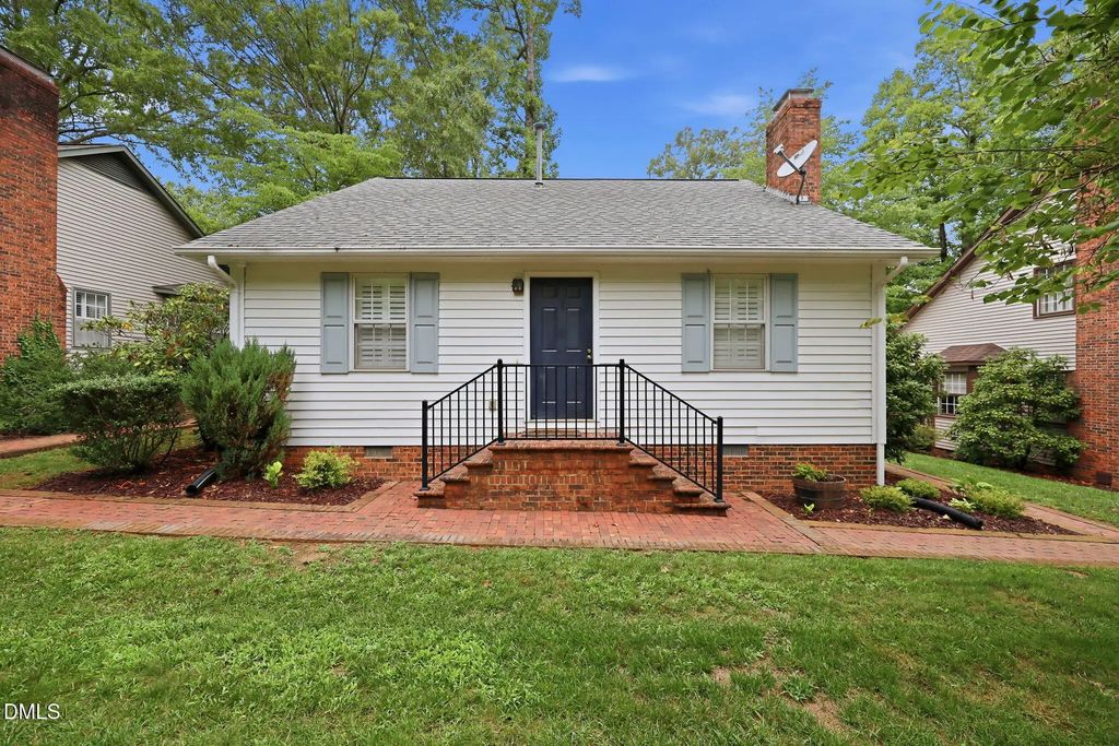 7 Willow Oak Street, Elon