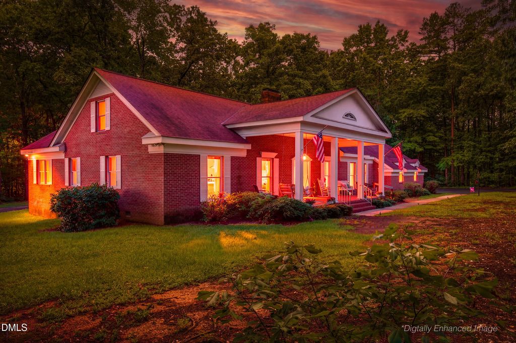1595 North Moore Road, Robbins