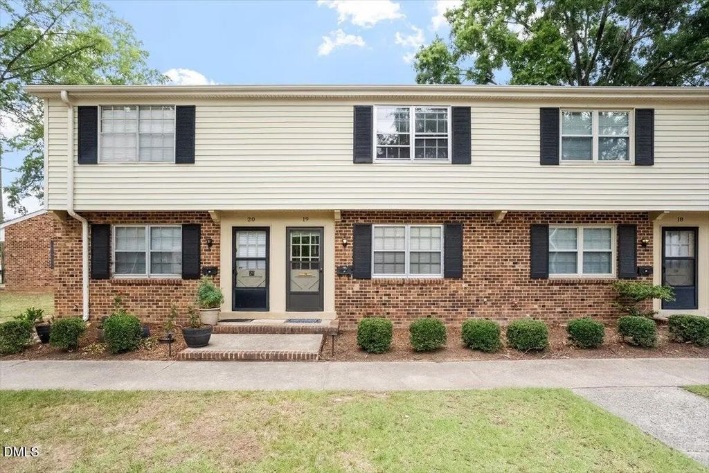 1002 Willow Drive 19, Chapel Hill