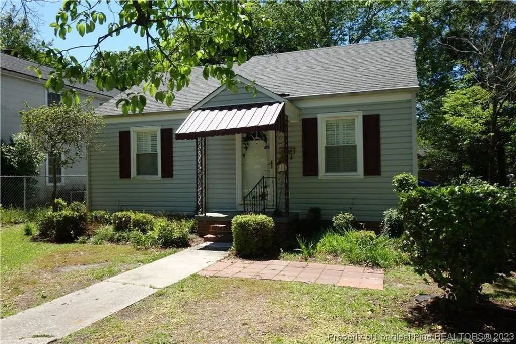 1607 N Cedar Street, Lumberton