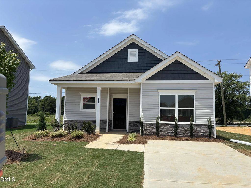 279 Courtside Drive, Dunn