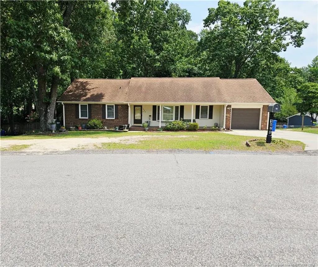 1628 Sweetgum Circle, Fayetteville