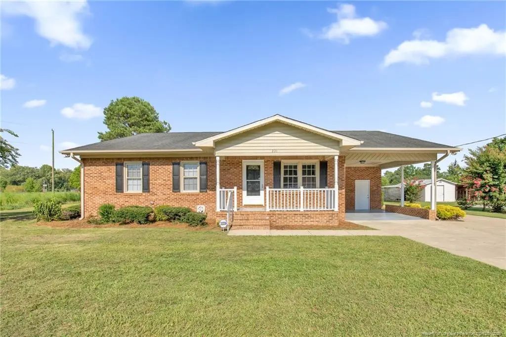 221 Old Baker Road, Maxton