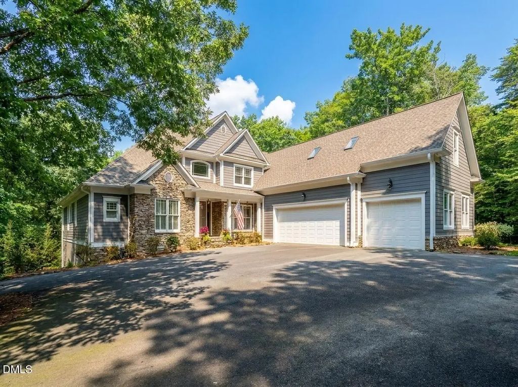 1820 Southpoint Lane, New London