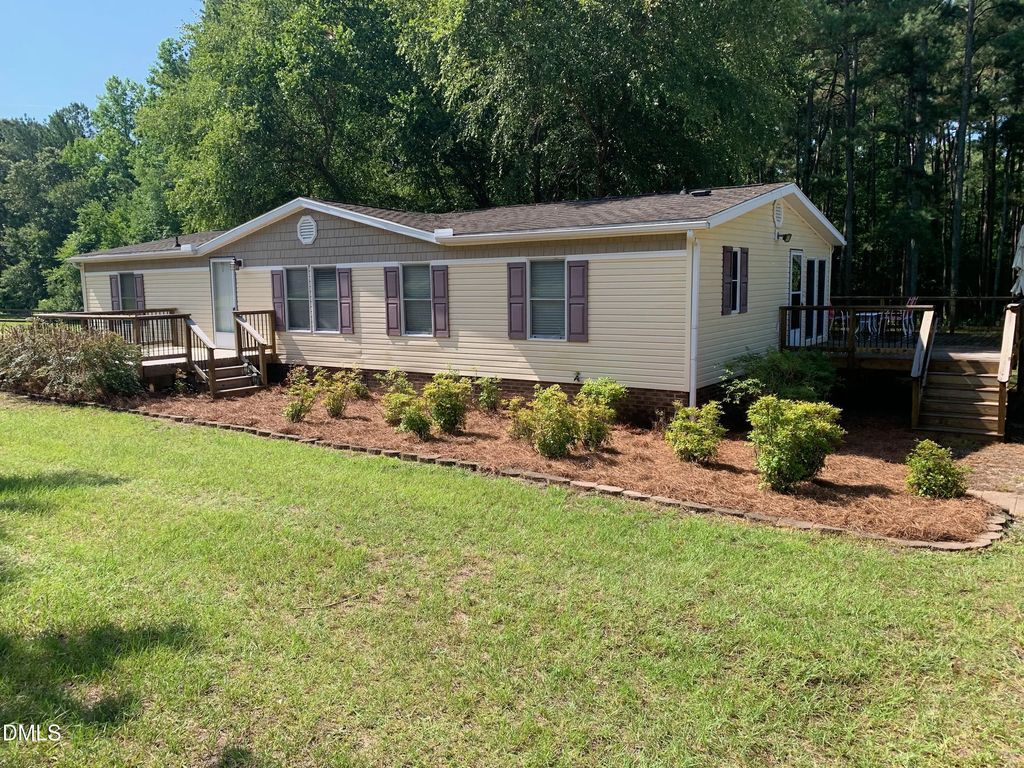 150 Happy Trails Drive, Angier
