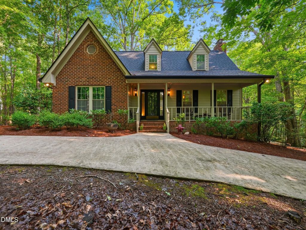 2001 Dove Lane, Clayton