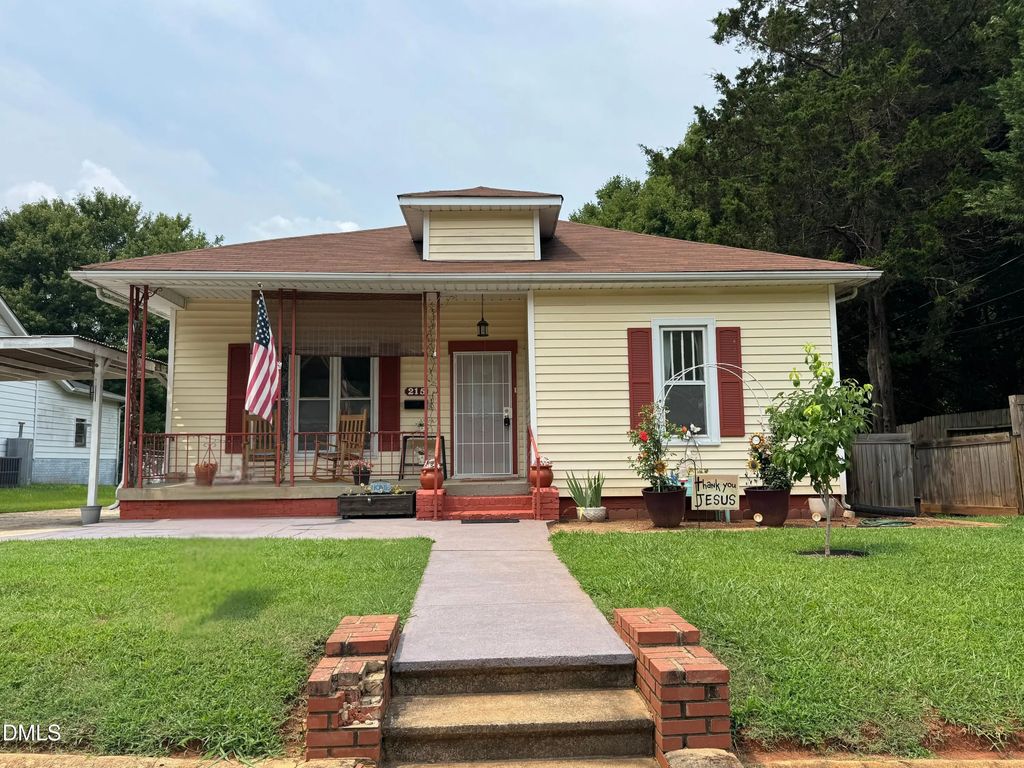 215 W Parker Street, Graham
