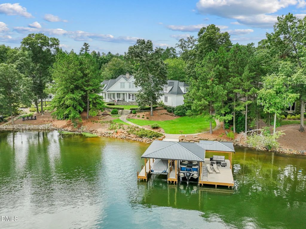 126 Watch Harbor Road, New London