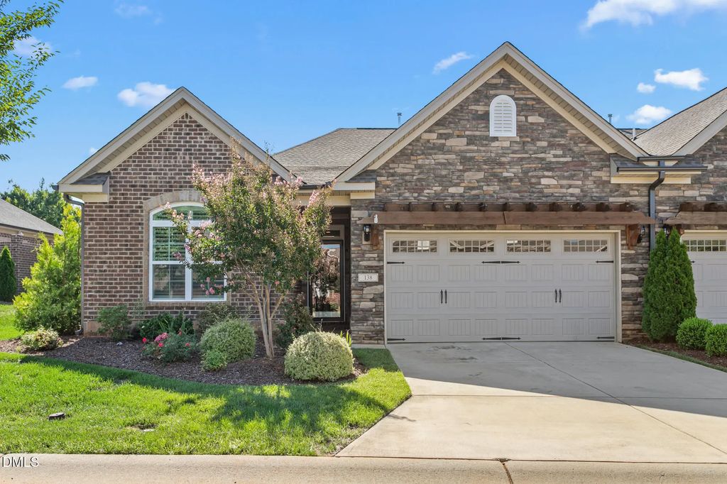 138 Dunvegan Lane, Burlington