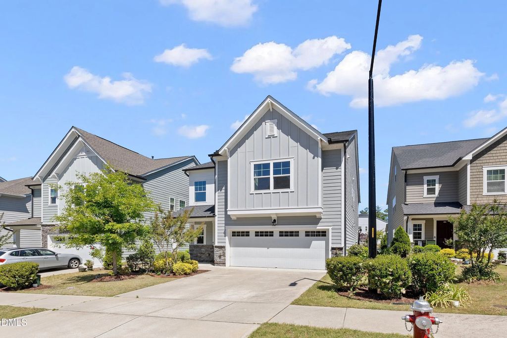 1241 Canyon Shadows Court, Cary