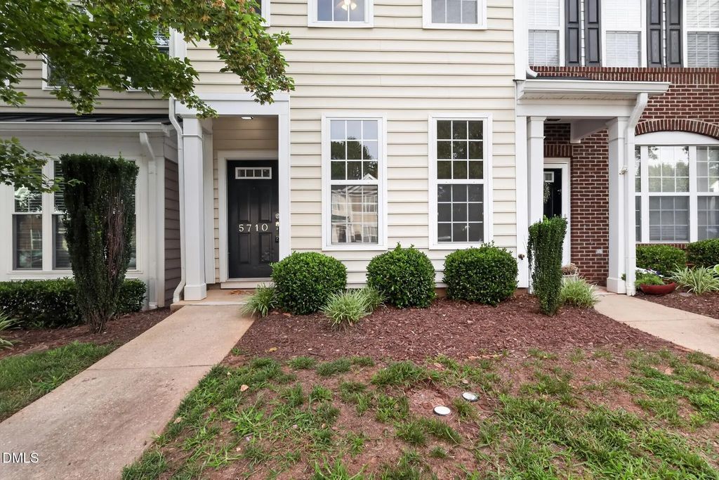 5710 Corbon Crest Lane, Raleigh