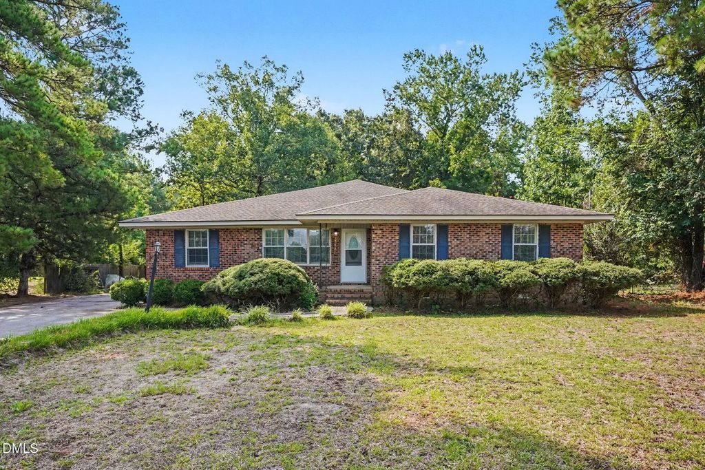 12821 N Carolina 242 Highway S, Bladenboro