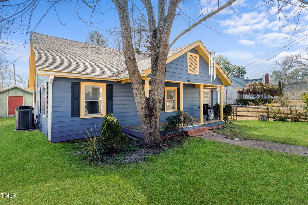 805 S 11th Street, Lillington
