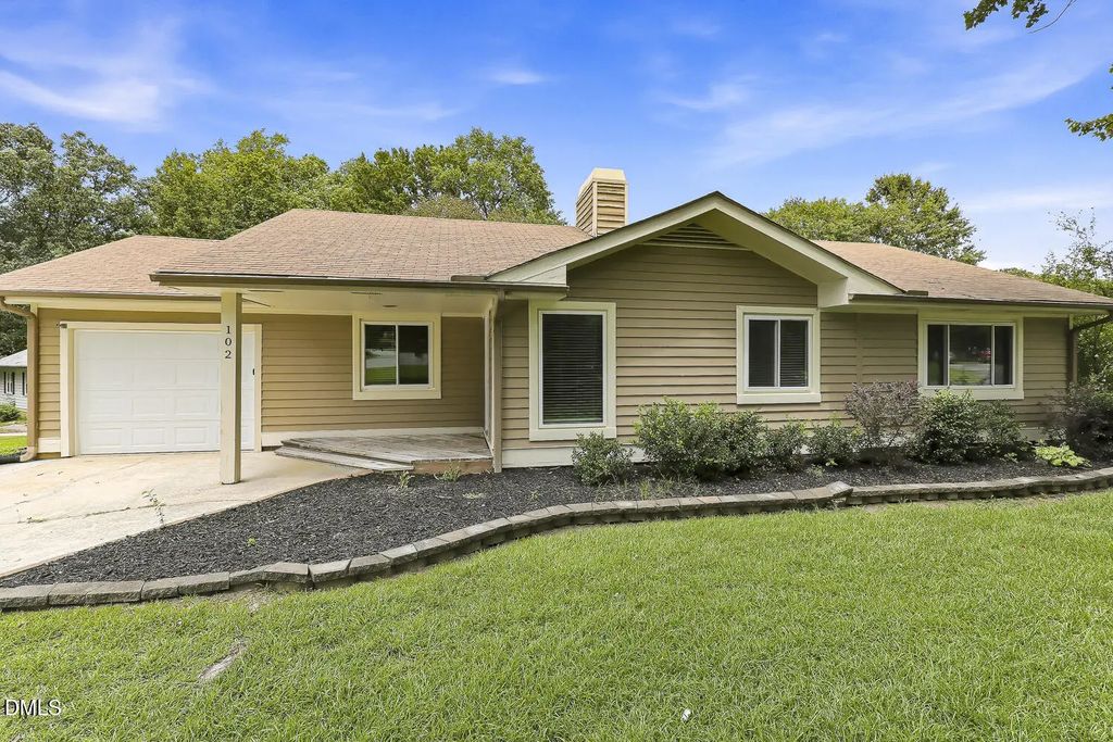 102 Oaklake Court, Fuquay Varina