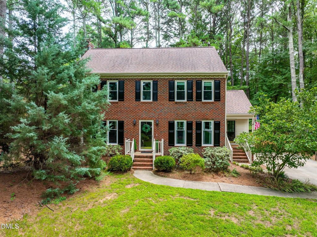 2901 Meadowview Court, Apex