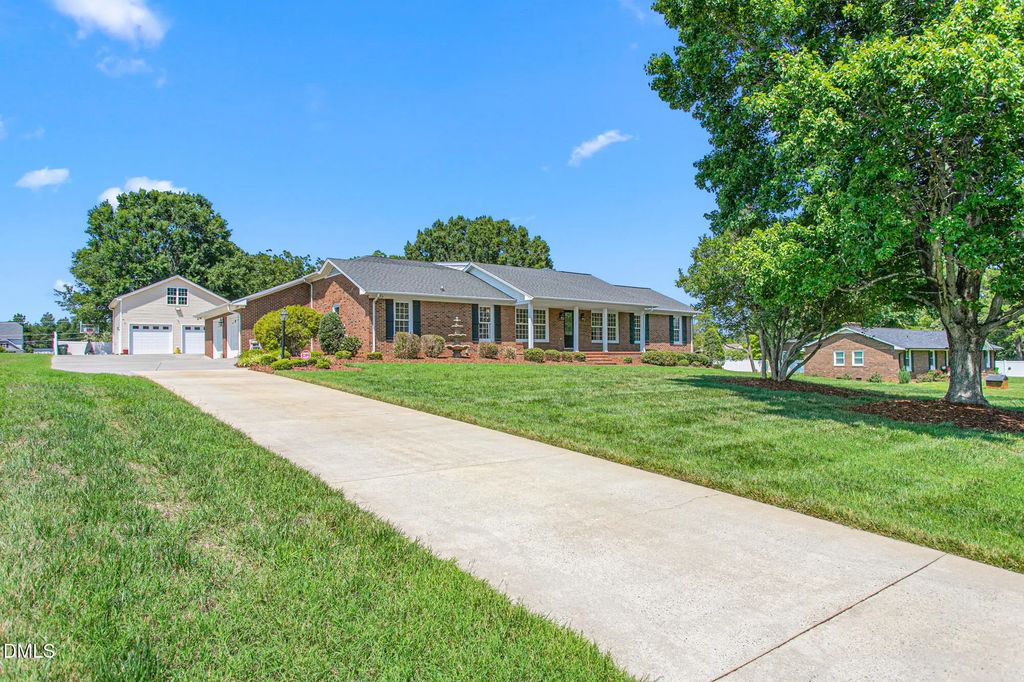 1971 Delaine Drive, Burlington