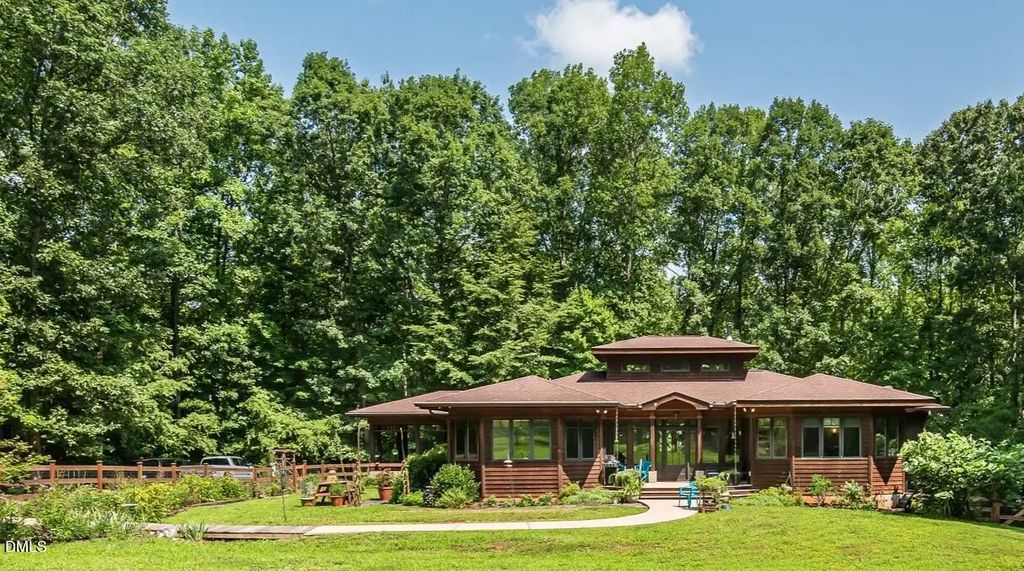 384 Potluck Farm Road, Rougemont