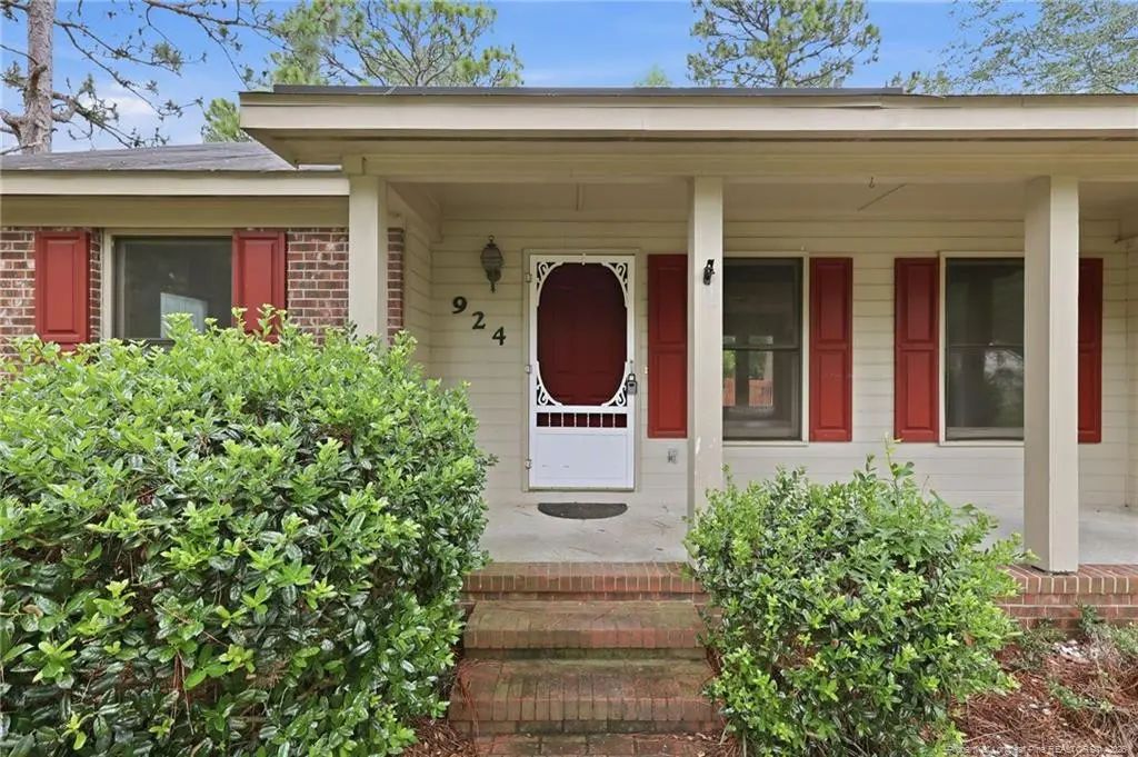 924 E Winds Lane, Fayetteville