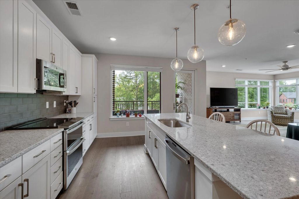 105 Chatham Walk Lane 207, Cary