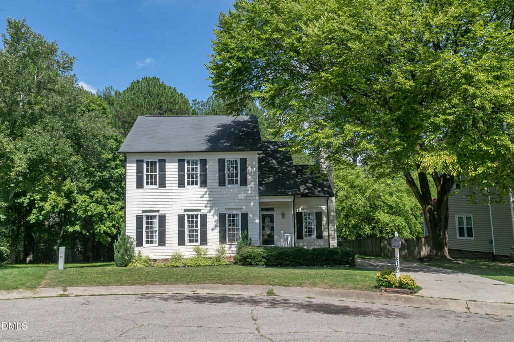 816 White Daisies Court, Raleigh