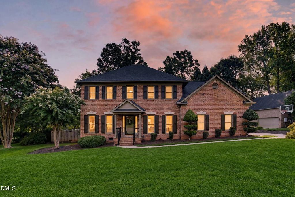 704 Glendevon Court N, Whitsett