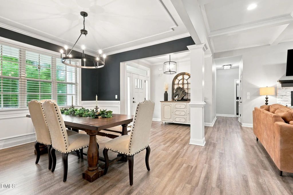 1096 Buggy Lane, Stem