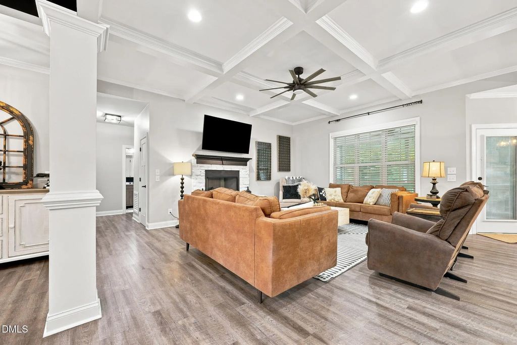 1096 Buggy Lane, Stem
