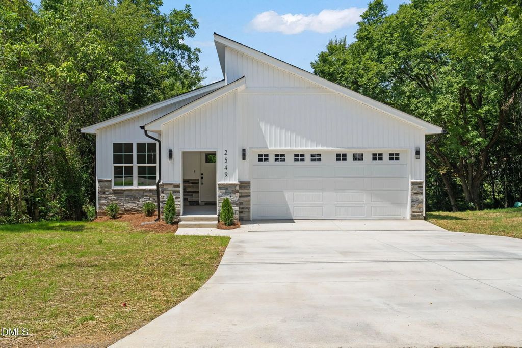 2549 Pinetop Avenue, Graham