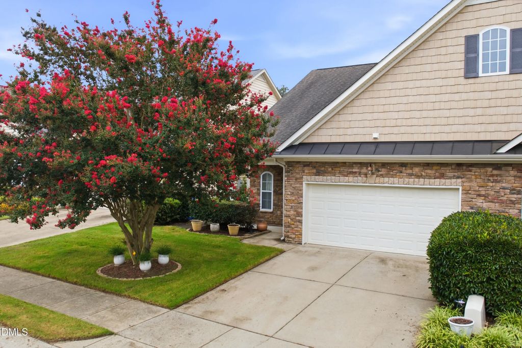 8009 Crookneck Drive, Angier