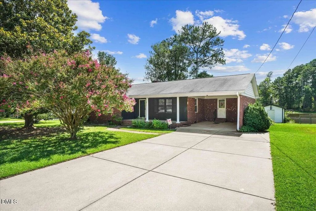 301 Flamingo Drive, Clayton
